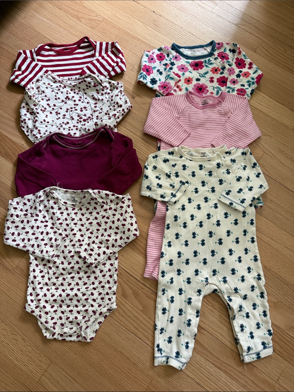 Touched by Nature organic cotton pajama and bodysuit Bundle (7 pcs)